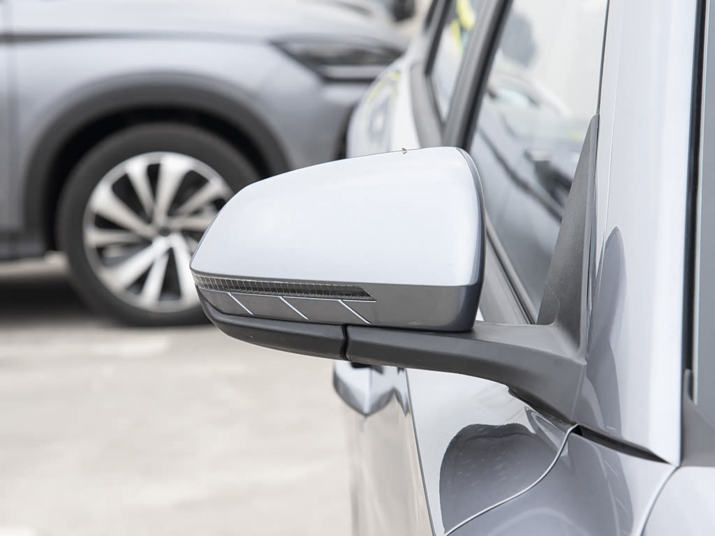 2024 BYD e2 Image 28